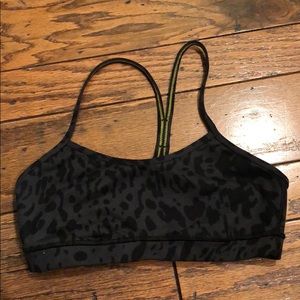 Size 6 lululemon flow y bra in leopard print euc
